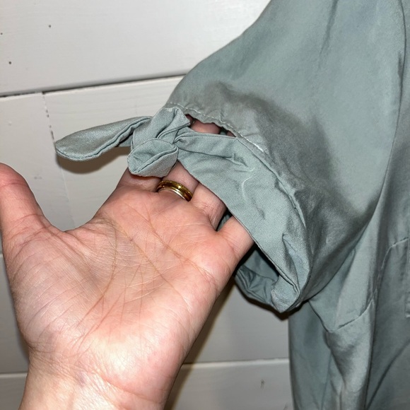 📍💚 Cherry Bobin – Sage Green Tencel Blouse – Size M - Picture 8 of 9